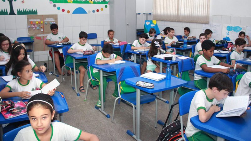 Sinop destina mais de R$ 2 milhões na compra de mochilas e materiais para alunos da rede municipal