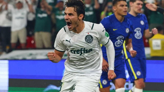 Raphael Veiga minimiza proposta da Arábia Saudita: ‘Quero fazer história no Palmeiras’