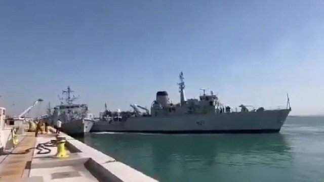 Dois navios da marinha britânica colidem no Barém