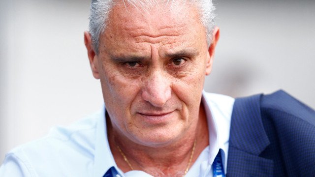 Tite critica estado do gramado do Maracanã após vitória sobre o Volta Redonda: ‘Inadmissível’