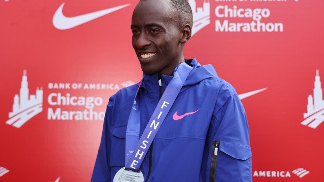 Kelvin Kiptum, maratonista recordista mundial, morre aos 24 anos em acidente de carro