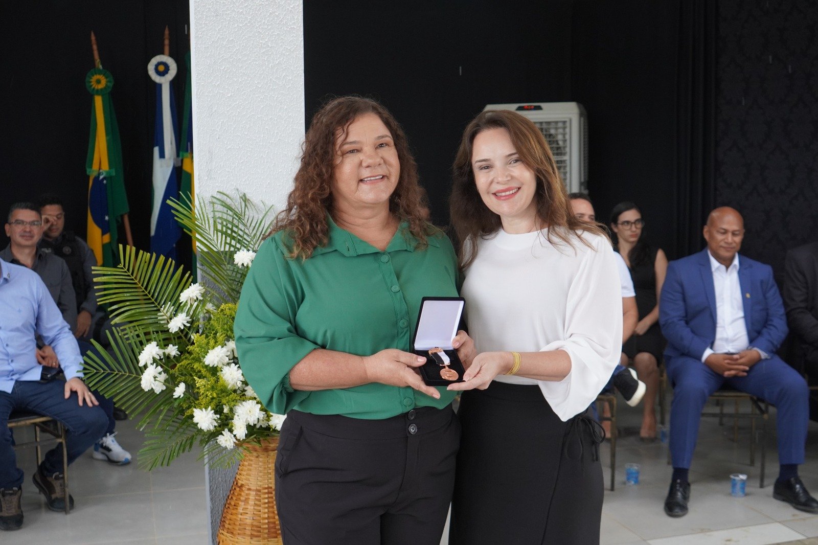 Policiais da Regional de Guarantã do Norte recebem medalhas pelos anos de serviços prestados
