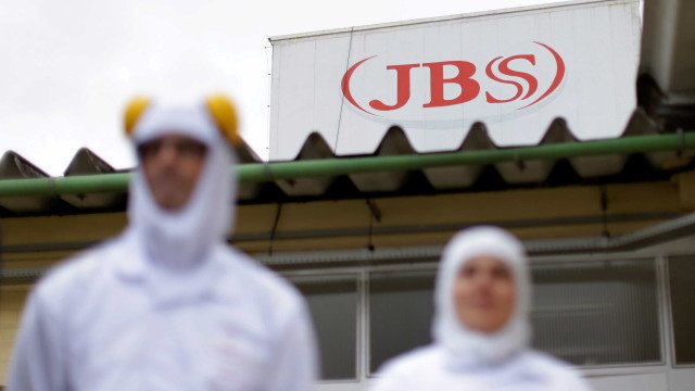 JBS registra lucro líquido de R$ 82,6 milhões no 4º trimestre de 2023, queda de 96,5%