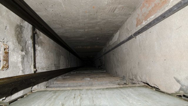 Homem morre após cair de altura de 2 metros em fosso de elevador em GO