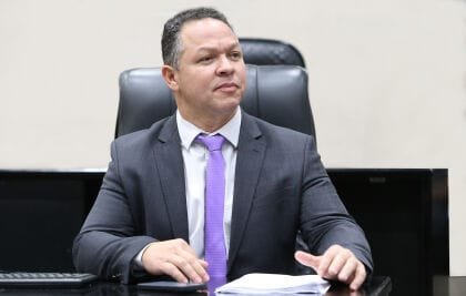 Cláudio Ferreira anuncia emendas e arborização para Unemat de Rondonópolis