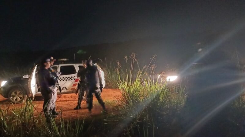 Polícia acha vestígios em fazenda e segue buscas por mãe e filho que mataram 2 em Peixoto