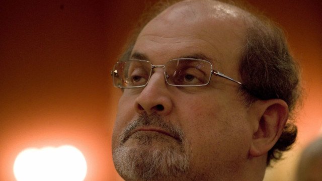 Salman Rushdie fala sobre facadas em 1ª entrevista para a TV após atentado