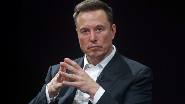 Musk chega a Pequim e diz que ‘todos os carros serão elétricos no futuro’