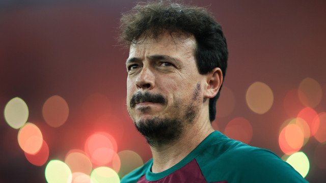 Fernando Diniz desabafa e justifica improvisações no Fluminense: ‘Tem muita coisa errada’