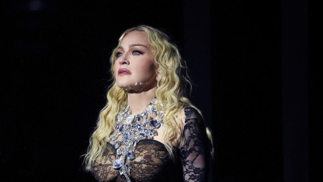 Madonna pede para brasileiros pararem de falar português em show nos EUA