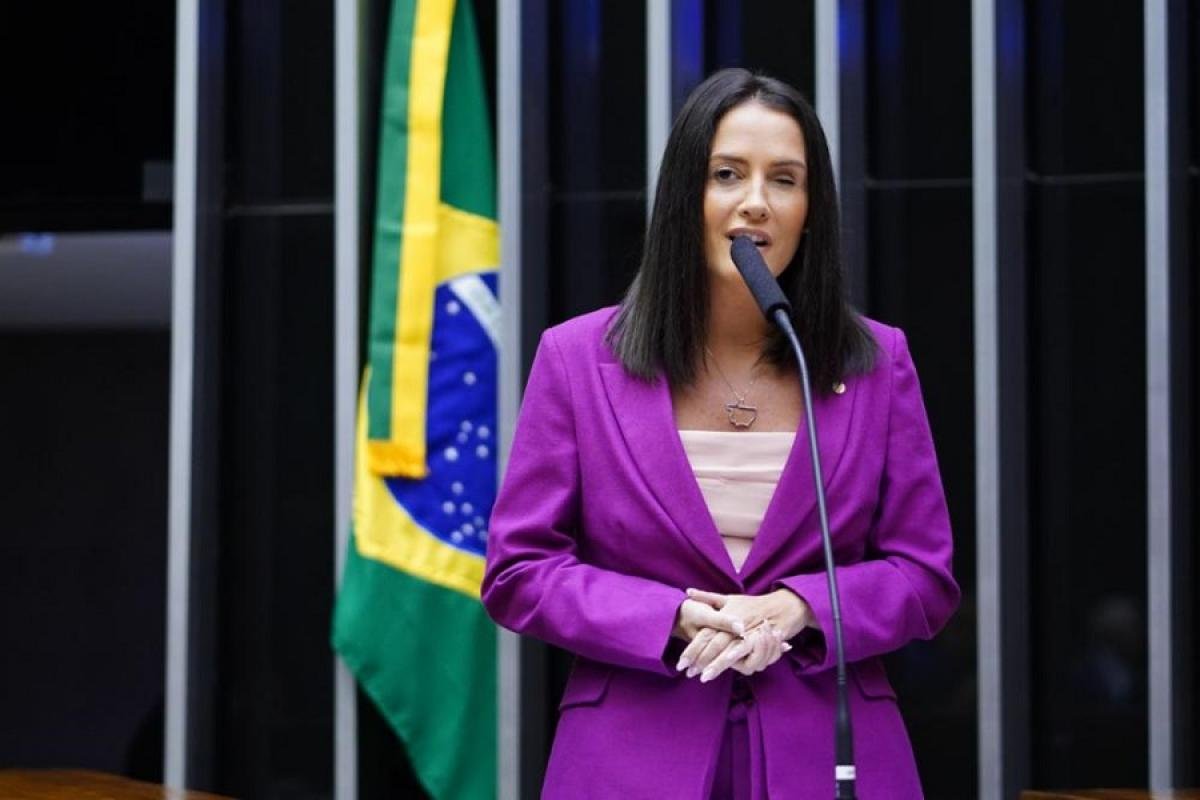 Deputada Amália Barros morre aos 39 anos em São Paulo