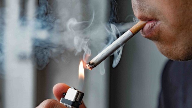 Governo avalia elevar preço do cigarro para compensar desoneração