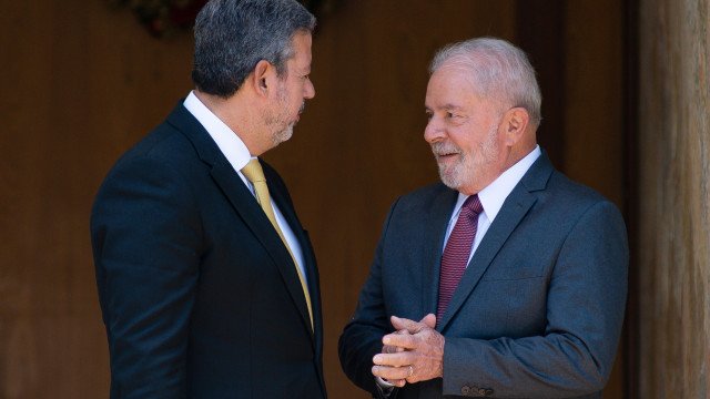 Lira e Lula discutem volta de taxação de compras até US$ 50