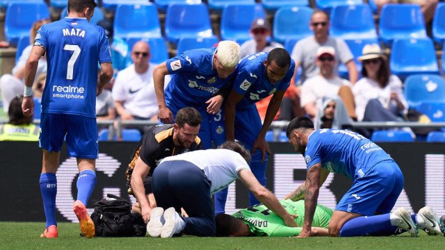 Goleiro sofre lesão cerebral após choque em partida do Espanhol