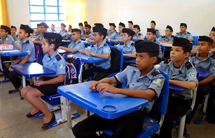 PT pede que STF suspenda escolas cívico-militares de Tarcísio…