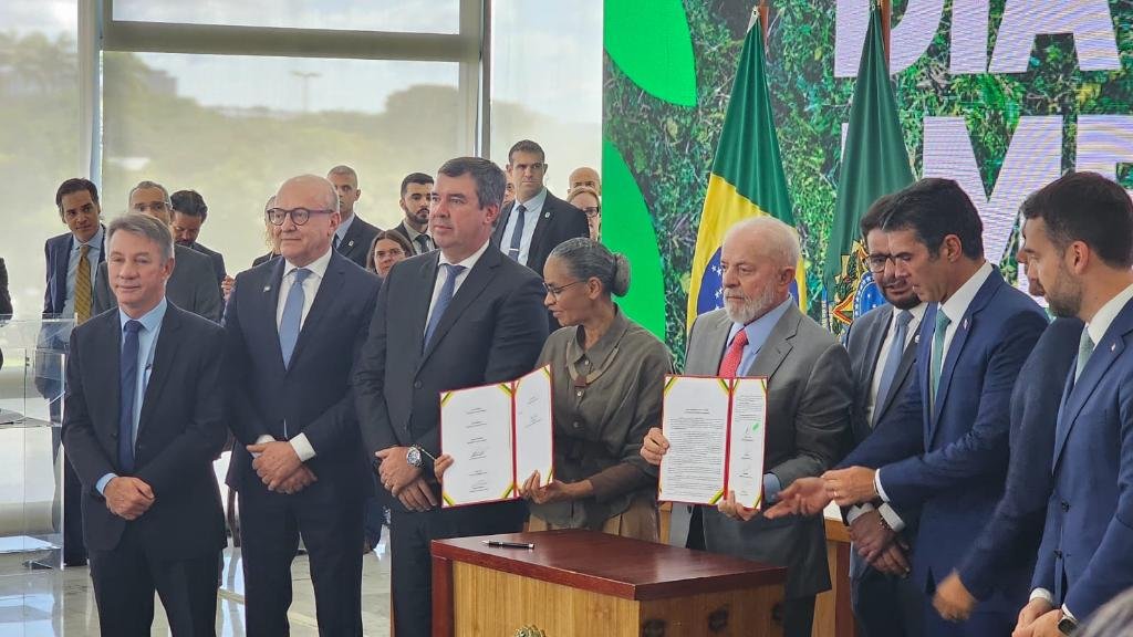 Governo de MT firma pacto federativo com União e Estados para combate aos incêndios no Pantanal e Amazônia
