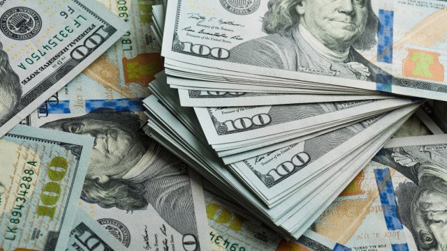 Dólar sobe e atinge R$ 5,43 com decisão do Copom e cenário fiscal no radar