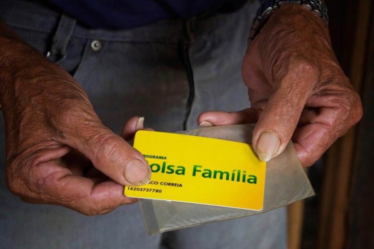 Caixa paga Bolsa Família a beneficiários com NIS de final 4