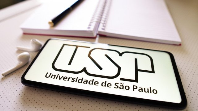 USP recomenda que alunos atualizem vacina contra Covid e diminuam tempo ao ar livre