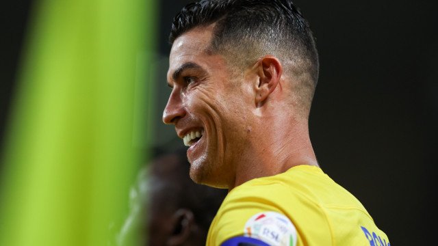 CR7 e Talisca marcam, e Al-Nassr vence Al-Ettifaq com ‘legião brasileira’