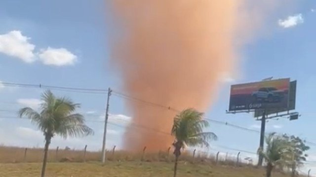 Redemoinhos gigantes se formam em Goiás; vídeo