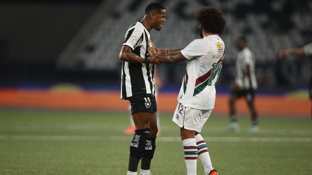 Fluminense e Botafogo fazem clássico de opostos no Brasileiro