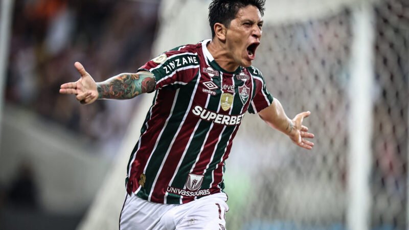 Cano desencanta, Fluminense vence o Athletico e salta pra longe do Z-4