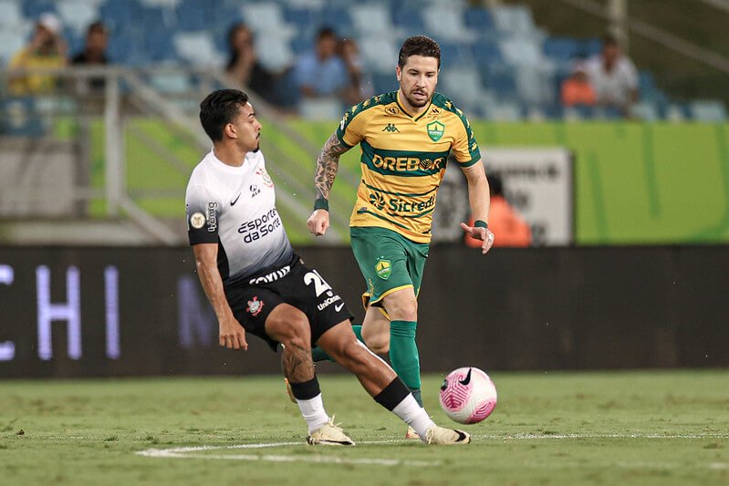 O Timão conquistou três pontos ao vencer, com Memphis Depay marcando, de pênalti, o único gol do confronto em Cuiabá