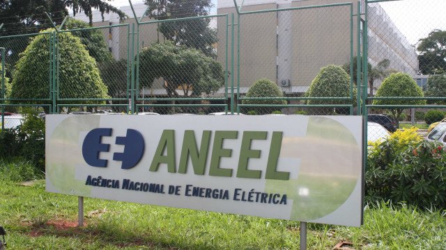 Aneel defende taxa extra na conta de luz após queixas de ministério