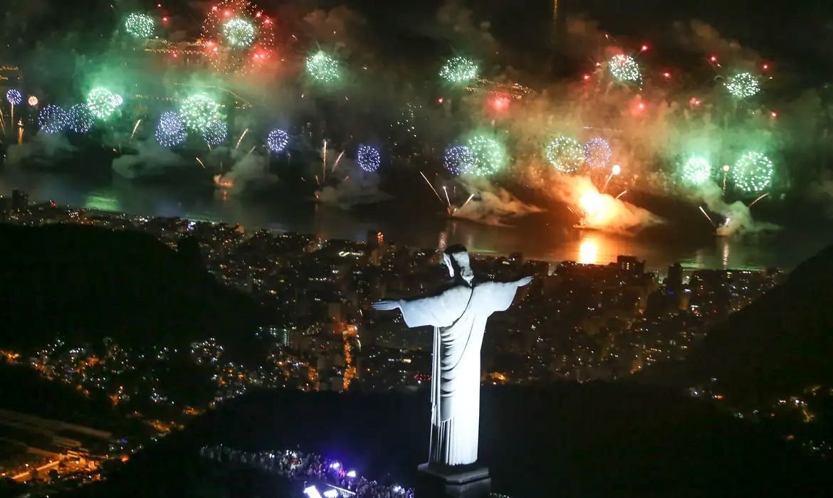 Rio anuncia shows de Caetano, Bethânia, Anitta e Ivete no réveillon