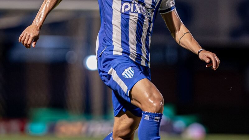 Titular nos últimos quatro jogos do Avaí, Jonathan Costa valoriza sequência e baixa média de gols sofridos