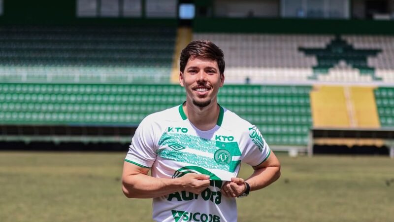 Oficialmente apresentado, Eduardo Person não esconde felicidade em defender a Chapecoense: “Motivado”