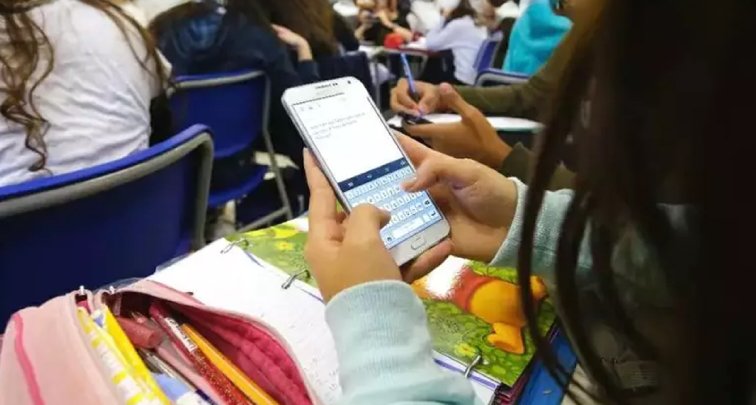 Restrição ao uso do celular nas escolas: quais são as orientações gerais do MEC às redes de ensino