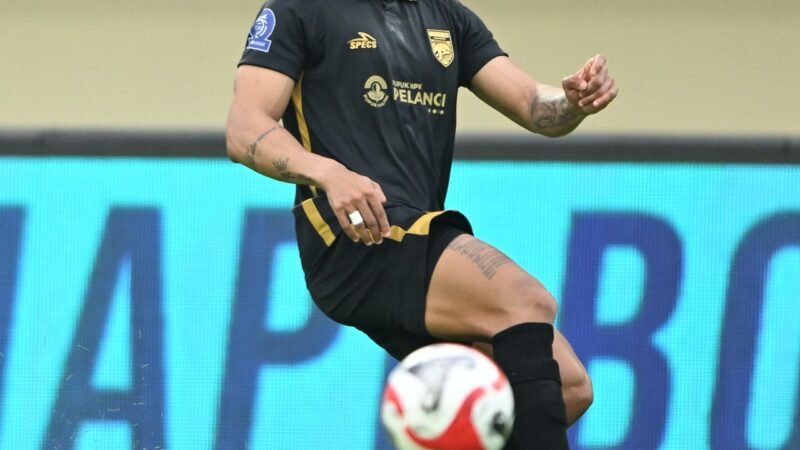 Com 100% de aproveitamento e presença em todos minutos da temporada, Caxambu valoriza início no futebol da Indonésia