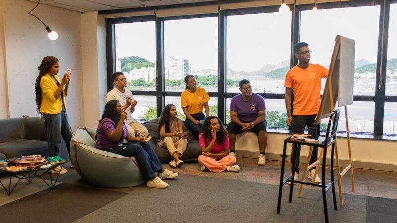 Curso gratuito oferece 500 vagas para jovens de Mato Grosso em busca do primeiro emprego