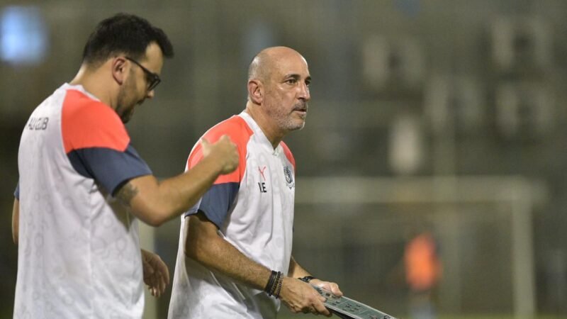 Com gols de brasileiros, Vinícius Eutrópio enaltece sua primeira vitória e é eleito o treinador da rodada no Campeonato do Bahrain