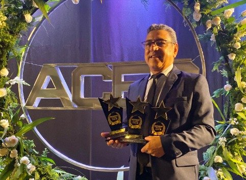 Gilmar Ávila reforça legado no jornalismo regional com três prêmios da ACEG
