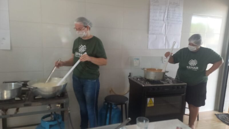 Sindicato Rural de Guarantã do Norte e Senar estão realizando o curso de produção artesanal de derivados do leite