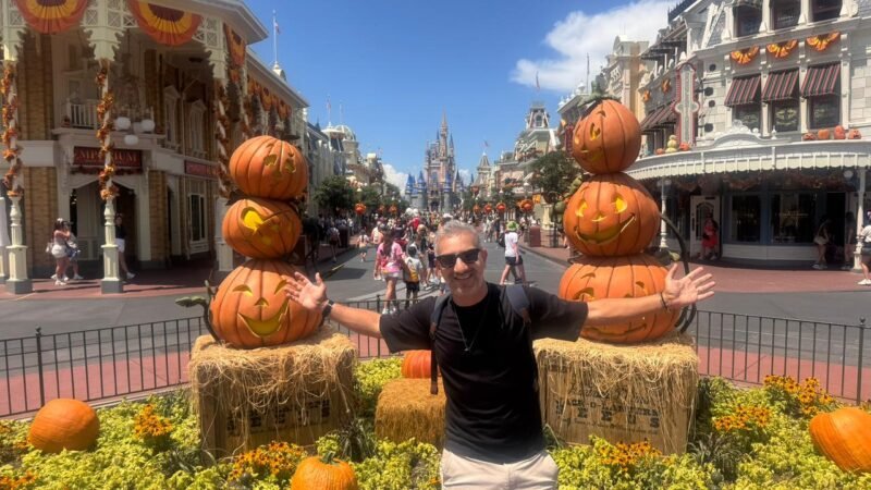 Tio Orlando mostra os encantos do Halloween na Disney