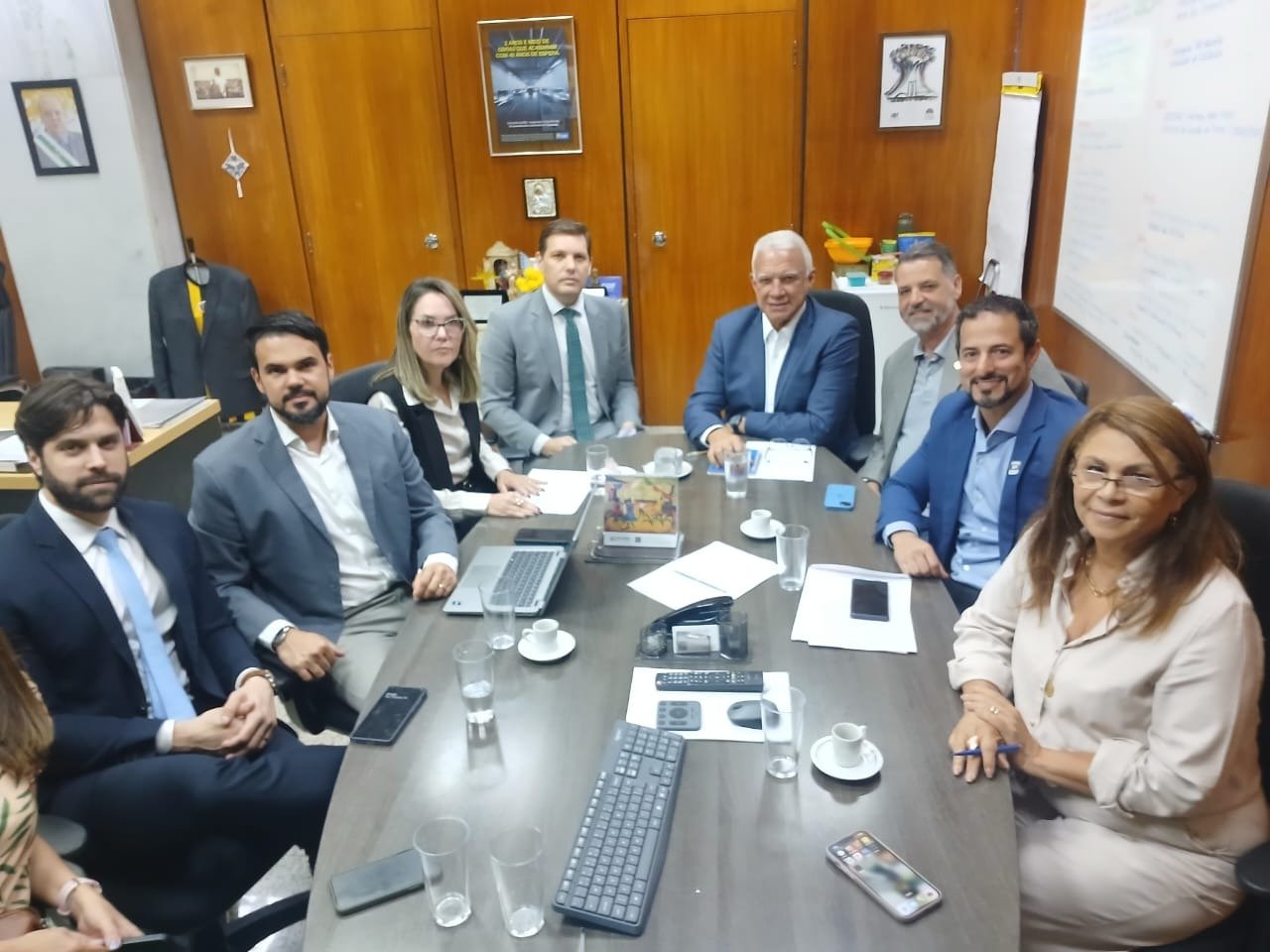 Governo do Distrito Federal media reunião entre ASPRO e Neoenergia