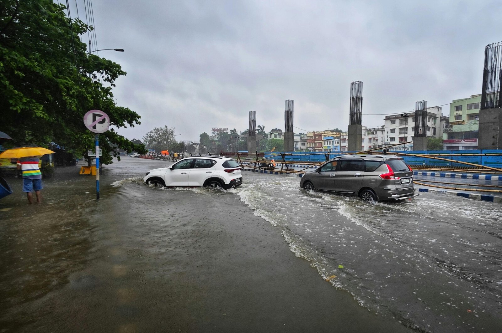 Fortes chuvas provocam 30 ocorrências e interdições de casas em Petrópolis