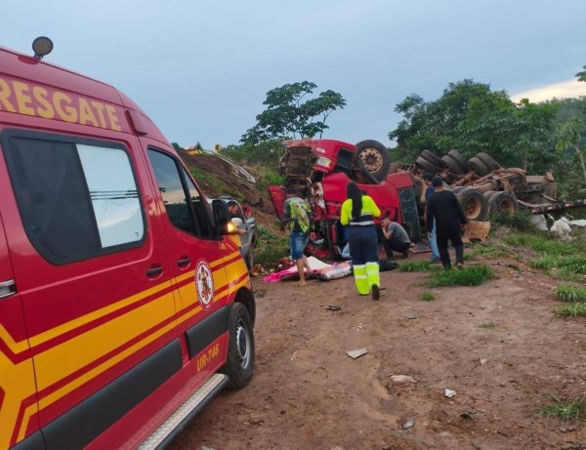 Mulher fica ferida após tombamento de carreta na BR-163, região da Serra do Cachimbo