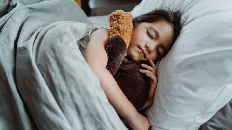 Xixi na cama: até quando é parte do desenvolvimento infantil