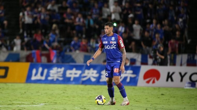 Val Soares encerra vínculo com clube japonês e agradece por ‘carinho gigantesco com família