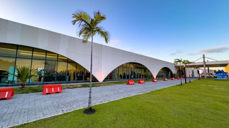 Recife Expo Center ilumina fachada em apoio ao Dezembro Laranja e à prevenção do câncer de pele
