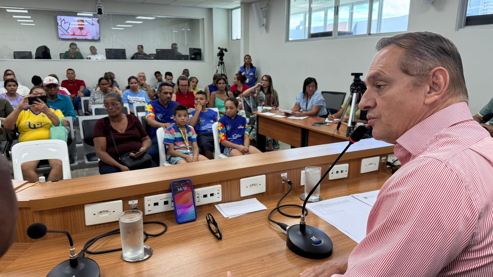 Debate na ALMT expõe despejos e a invisibilidade das famílias com pessoas autistas