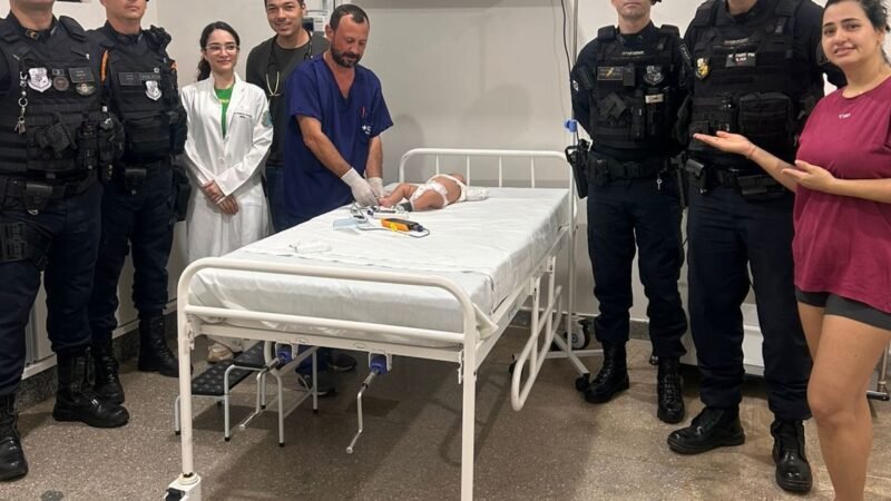 Policiais Militar salvam bebê engasgado com remédio