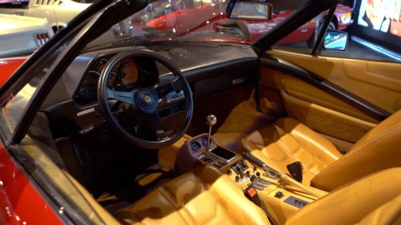 Vai pegar a estrada no carnaval? Carros antigos ajudaram a criar os primeiros itens de segurança e podem ser vistos em museu catarinense