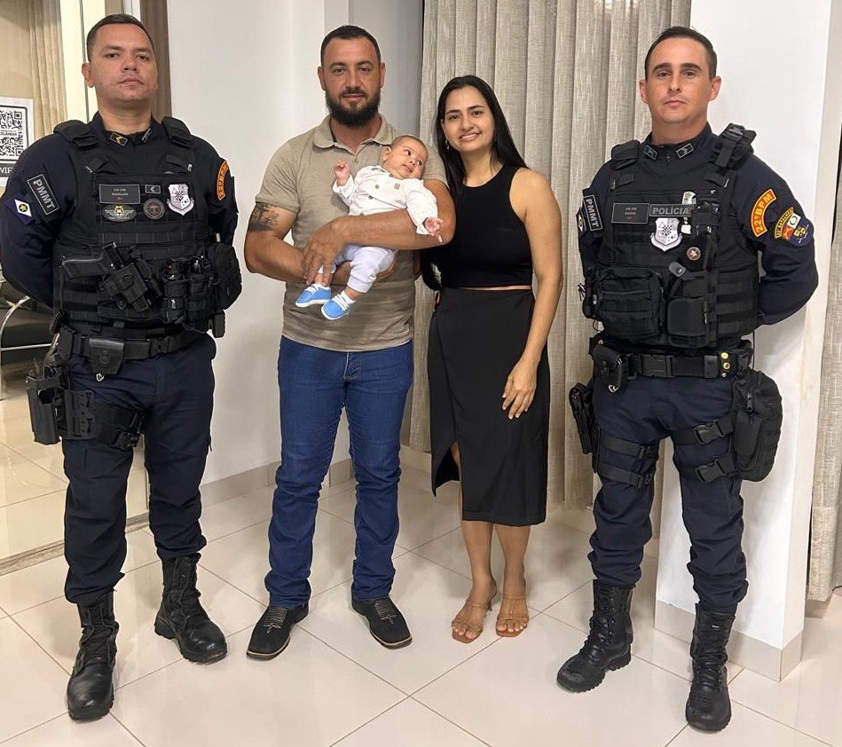 POLICIAIS MILITARES RECEBEM MOÇÃO DE APLAUSOS POR SALVAR VIDA DE BEBÊ EM MARCELANDIA